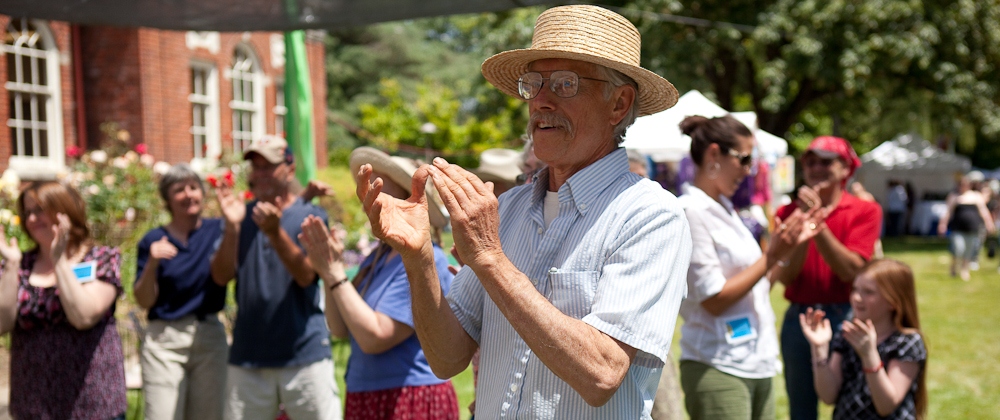 http://uvarts.com/wp-content/uploads/2012/04/summer-arts-festival-clapping_hmpgbackground.jpg